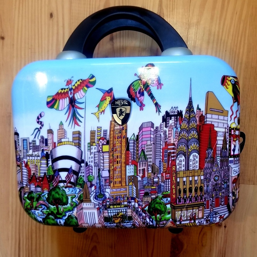 HEYS 🦁 LUGGAGE CALLING NEW YORK 🗽